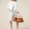 Bermuda in cotone con ricami floreali