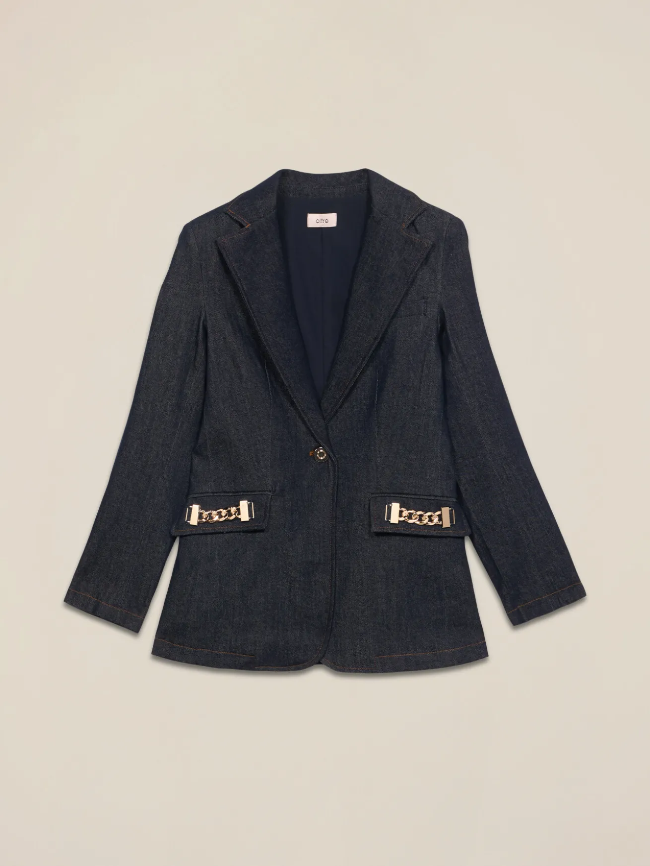 Blazer in denim con catene metalliche