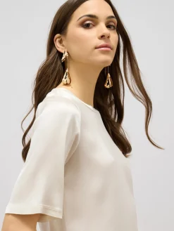 Blusa in raso con maniche corte