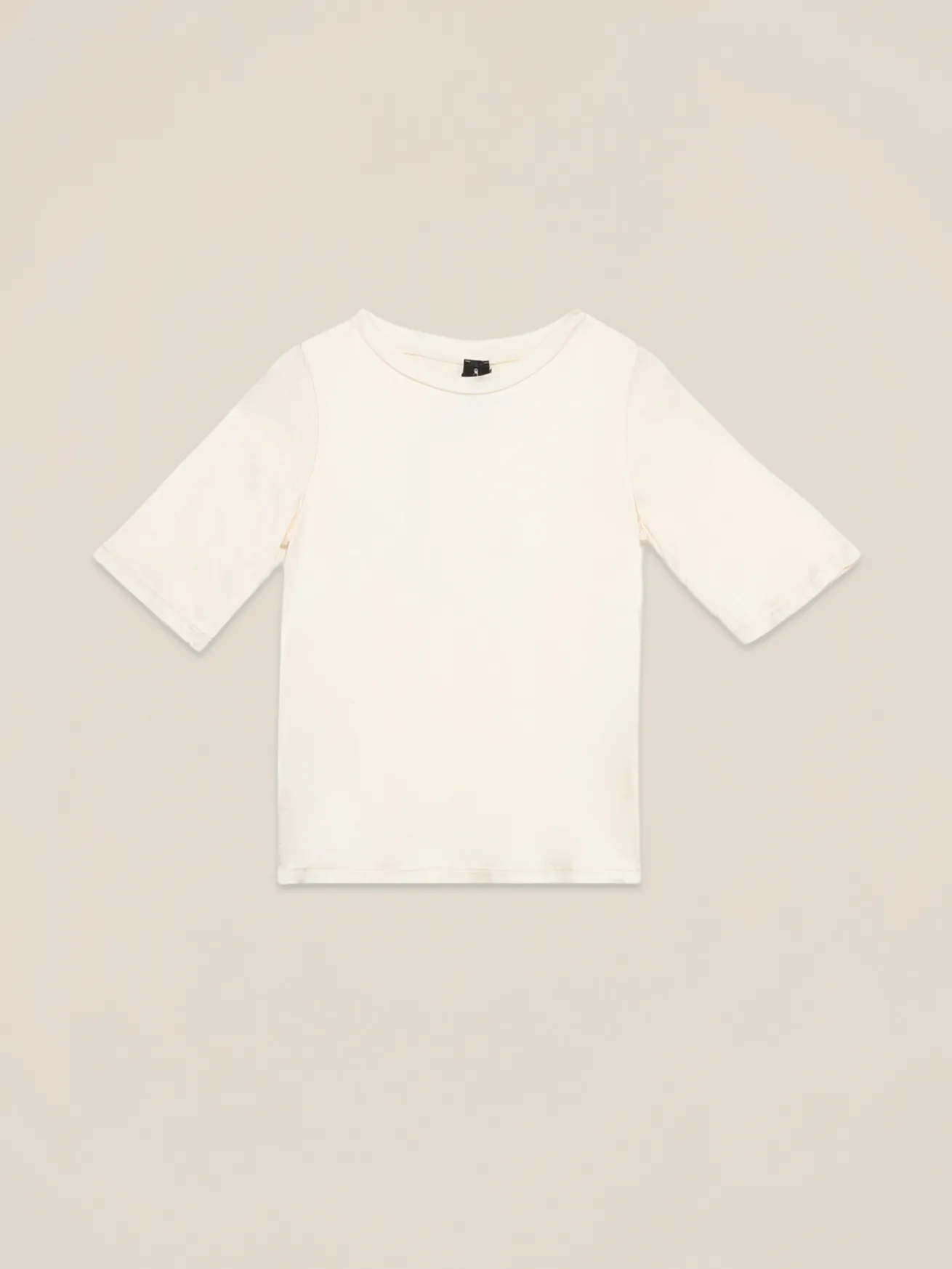 Blusa in raso con maniche corte