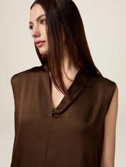 Blusa in raso con scollo a V