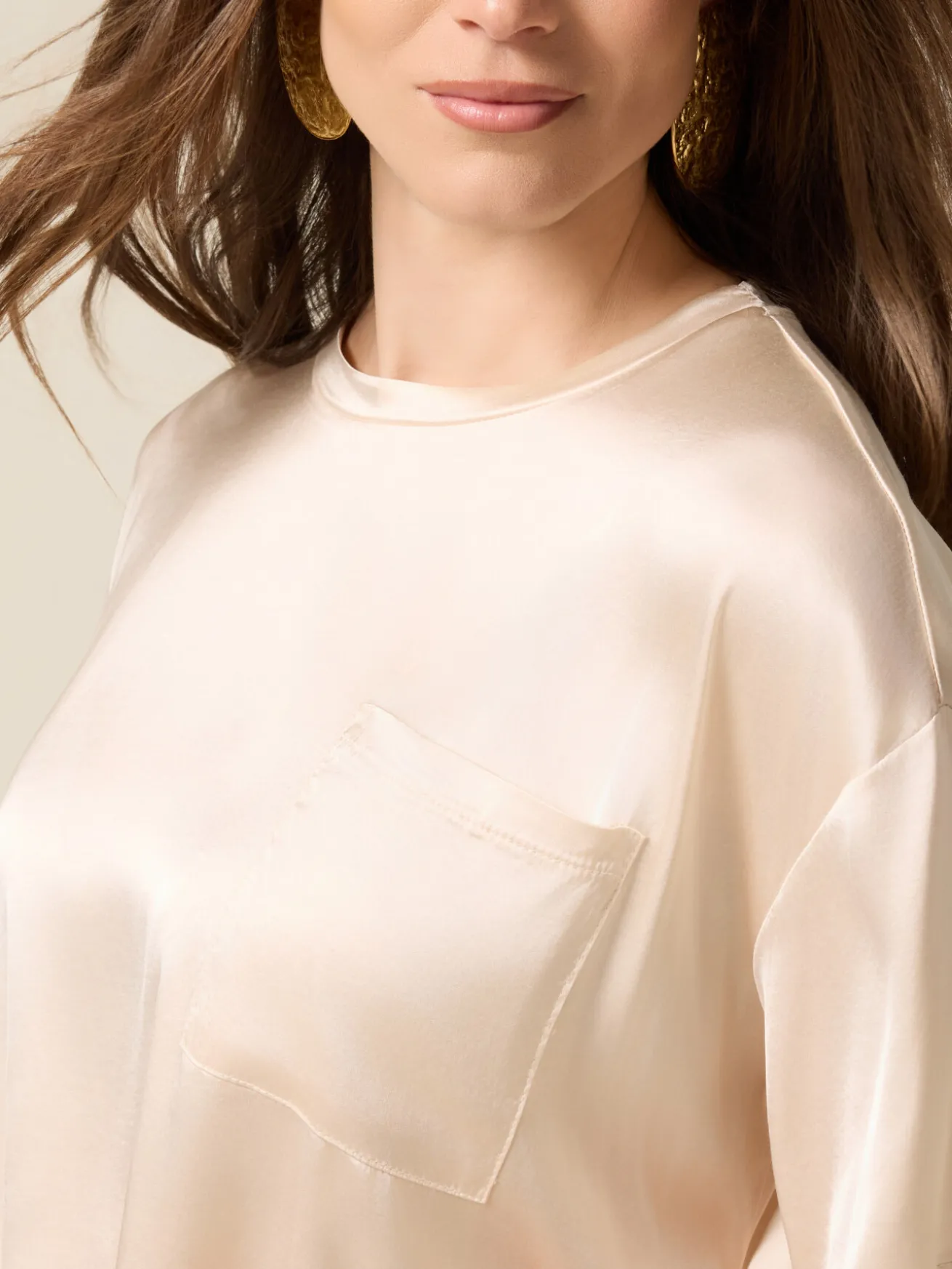Blusa in raso con taschino