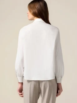 Camicia con cammeo decorativo