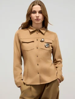 Camicia con spille