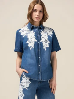 Camicia denim con ricamo floreale