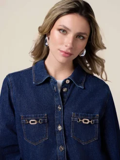 Camicia in denim con fibbie metalliche
