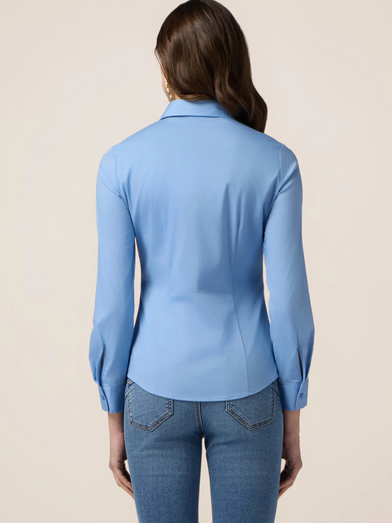 Camicia in popeline con bottone gioiello