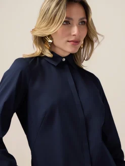 Camicia in popeline con chiusura nascosta