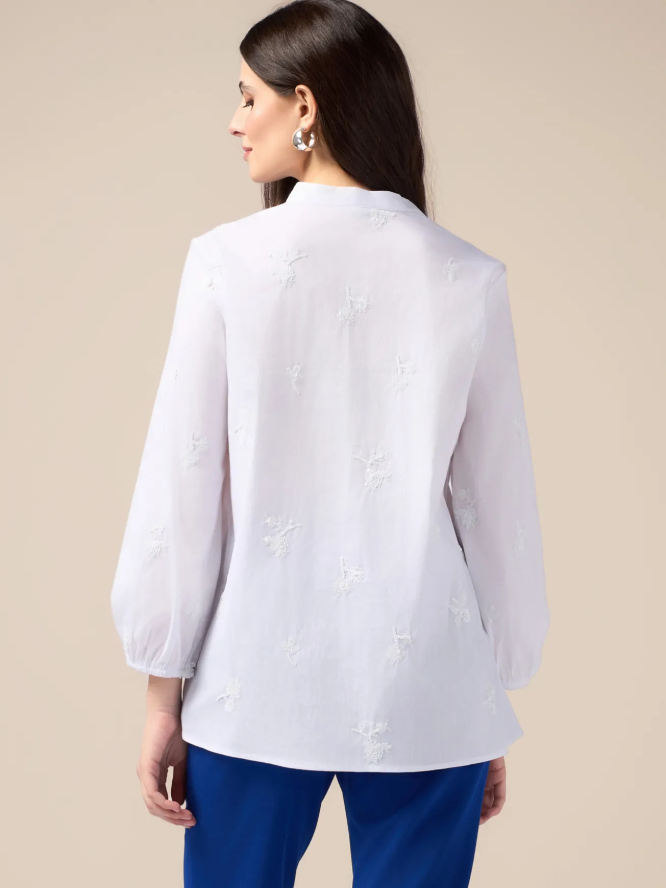 Camicia in popeline con ricami floreali