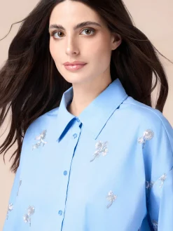 Camicia in popeline con ricami floreali