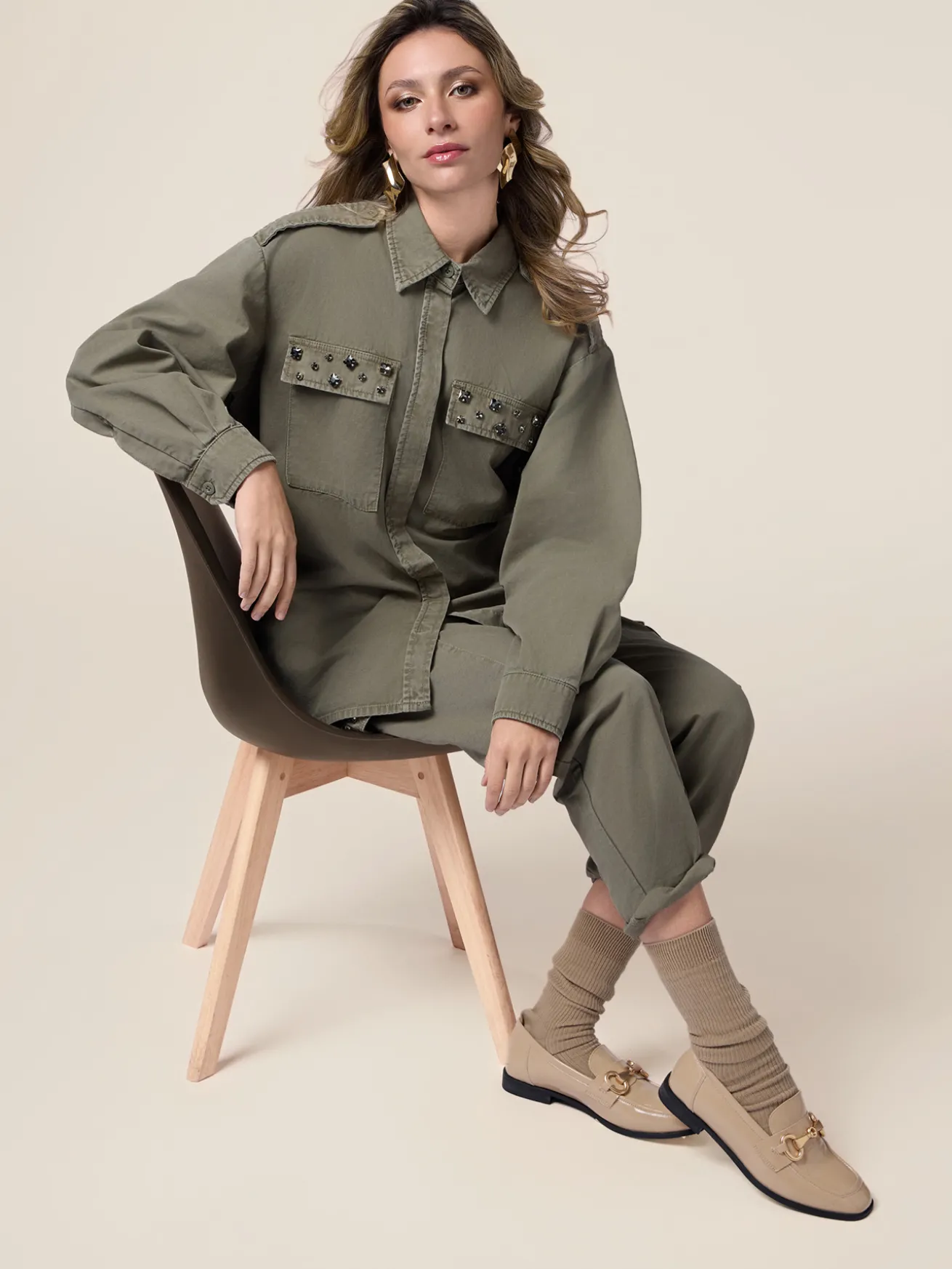 Camicia oversize con applicazioni