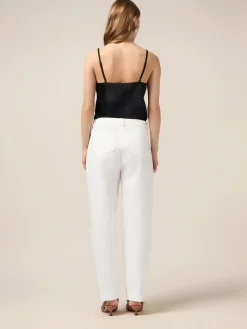 Chinos in cotone in cotone con ricami floreali