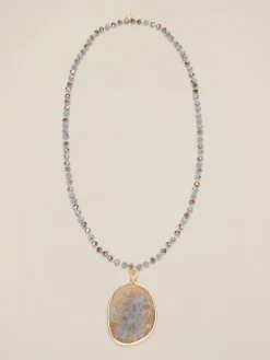 Collana lunga con ciondolo