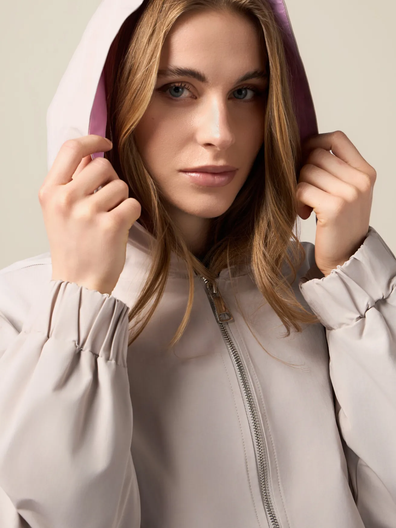 Giubbotto in nylon con cappuccio