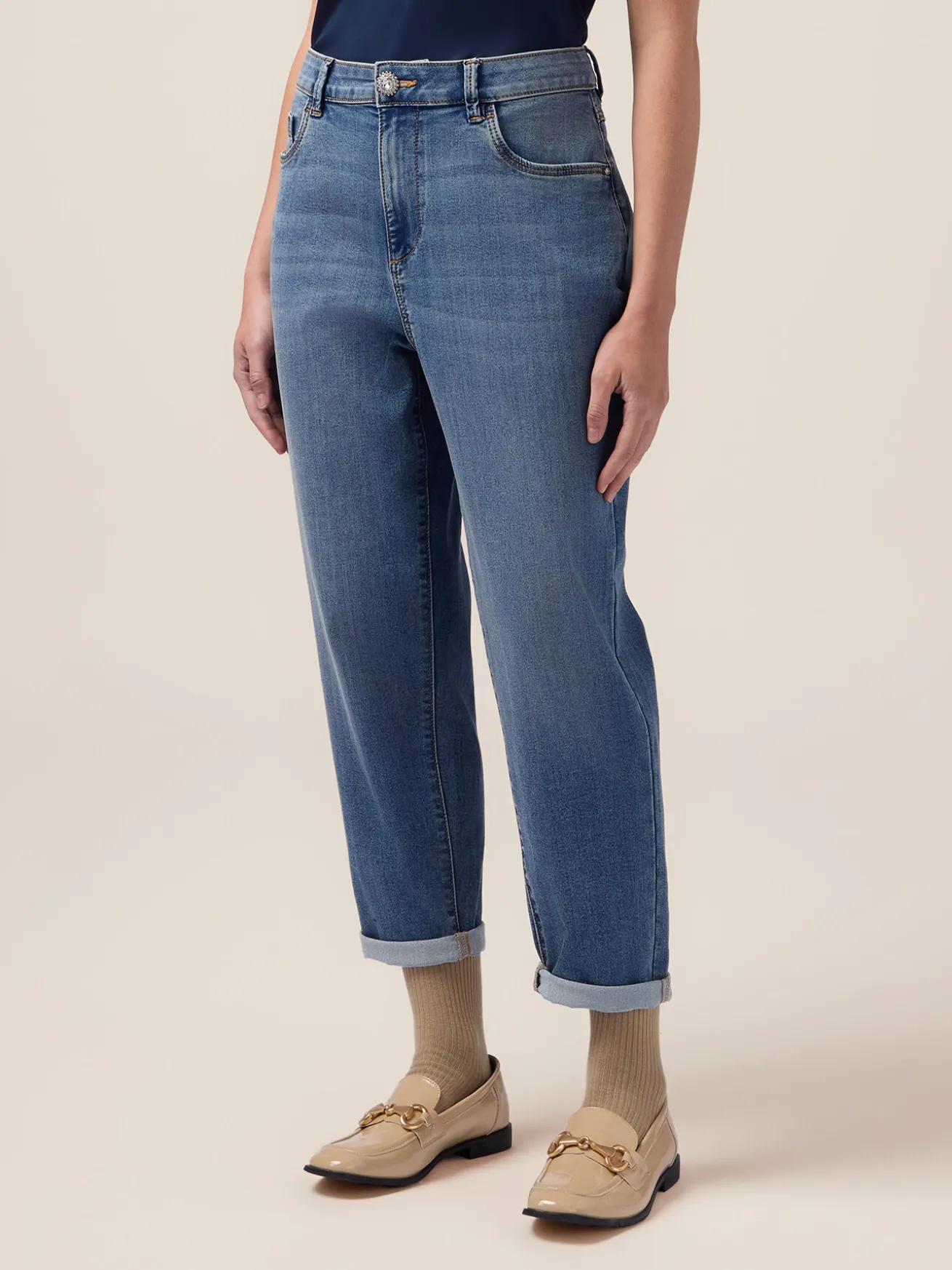 Jeans boyslim con bottone gioiello