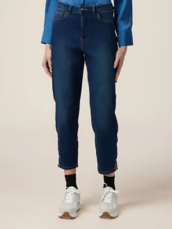 Jeans boyslim con dettagli gioiello