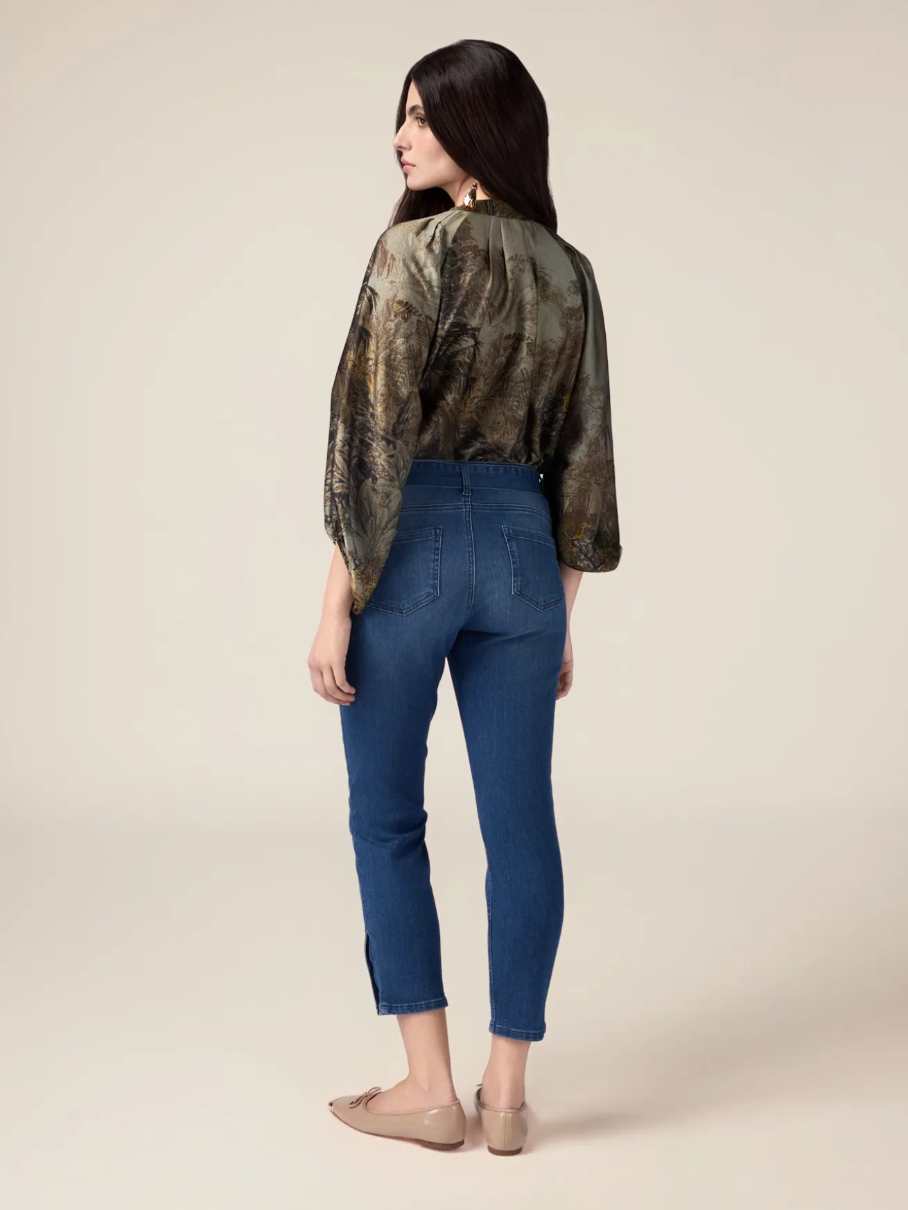 Jeans con cintura e fibbia gioiello