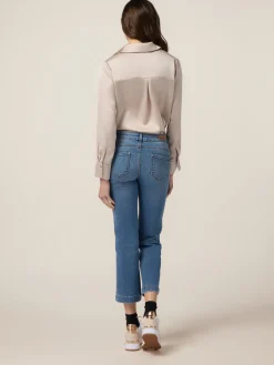 Jeans little flare con bottone gioiello