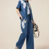 Jeans palazzo con ricami decorativi