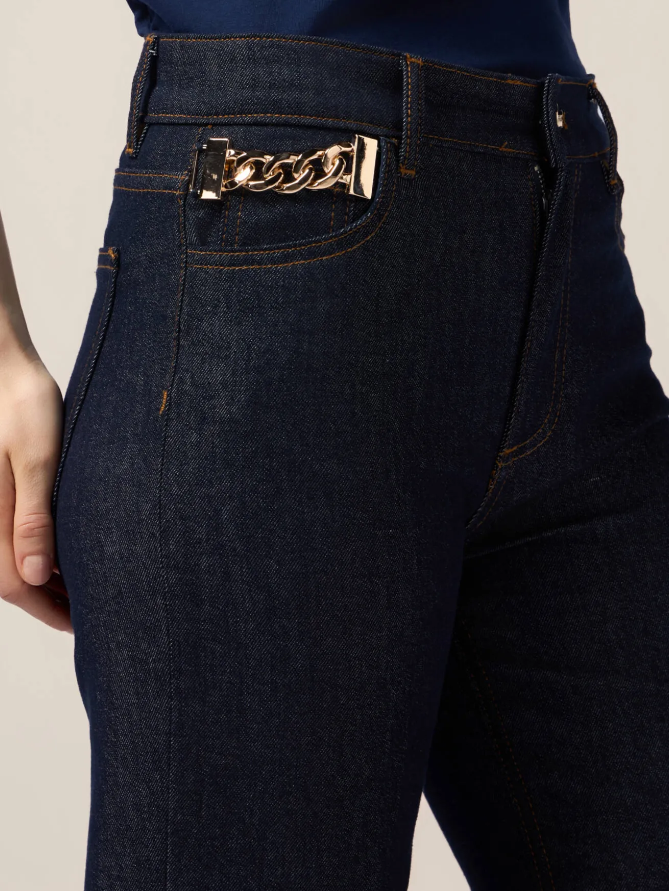 Jeans palazzo in denim con fibbia gioiello