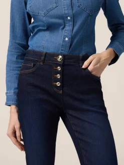 Jeans regular blu rinse con bottoni dorati