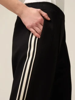 Joggers soft touch con profili a contrasto