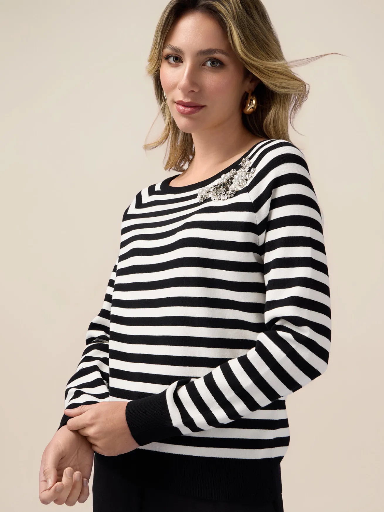 Maglia a righe con ricamo gioiello