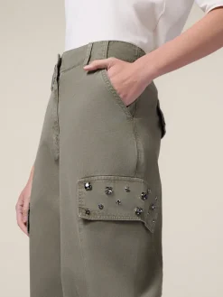 Pantaloni cargo con applicazioni