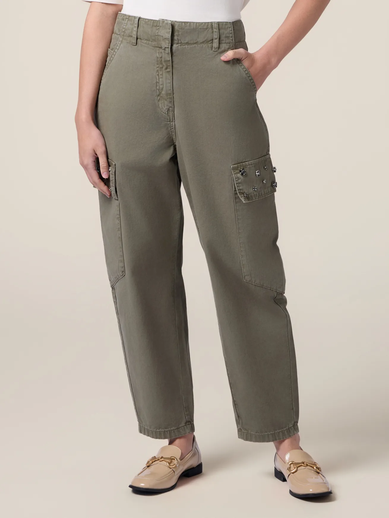 Pantaloni cargo con applicazioni