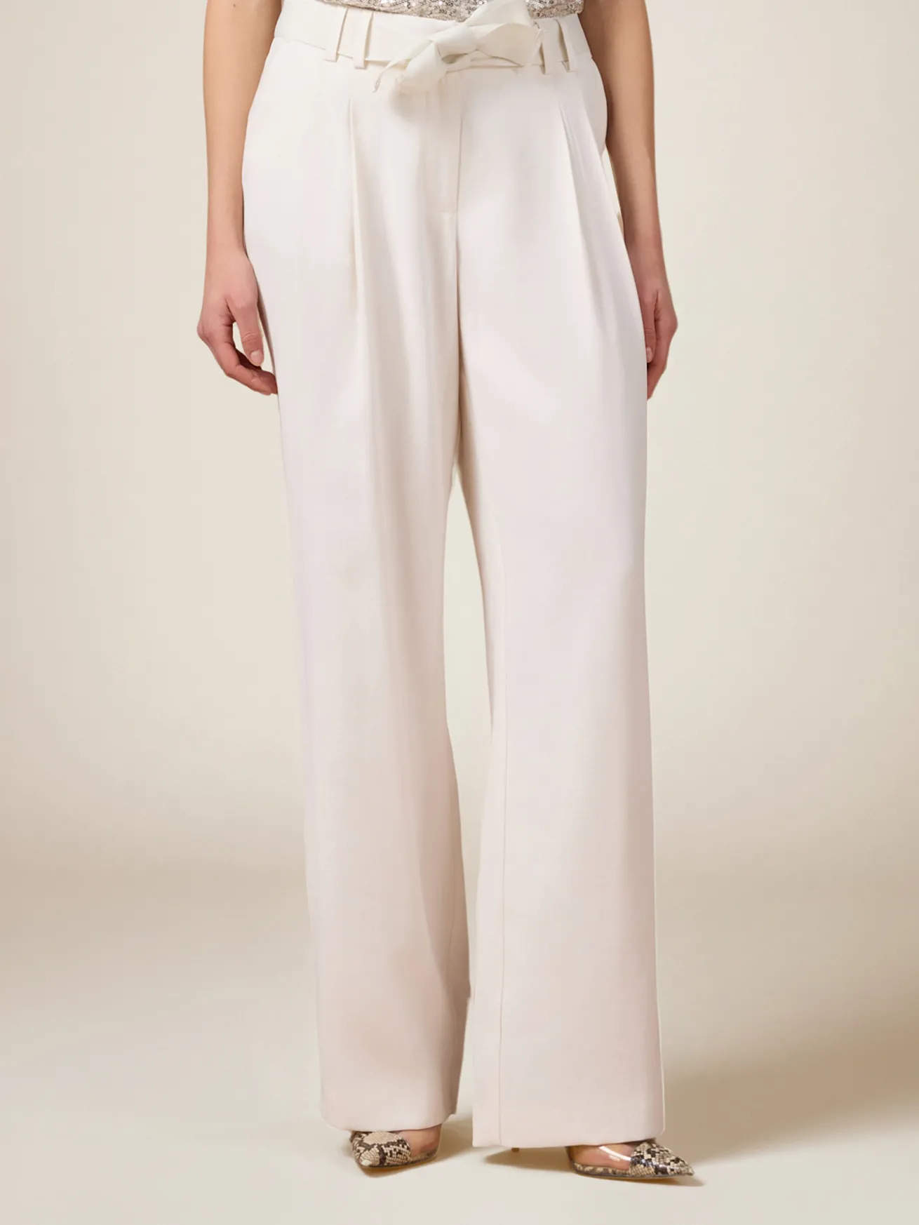 Pantaloni fluidi con cintura