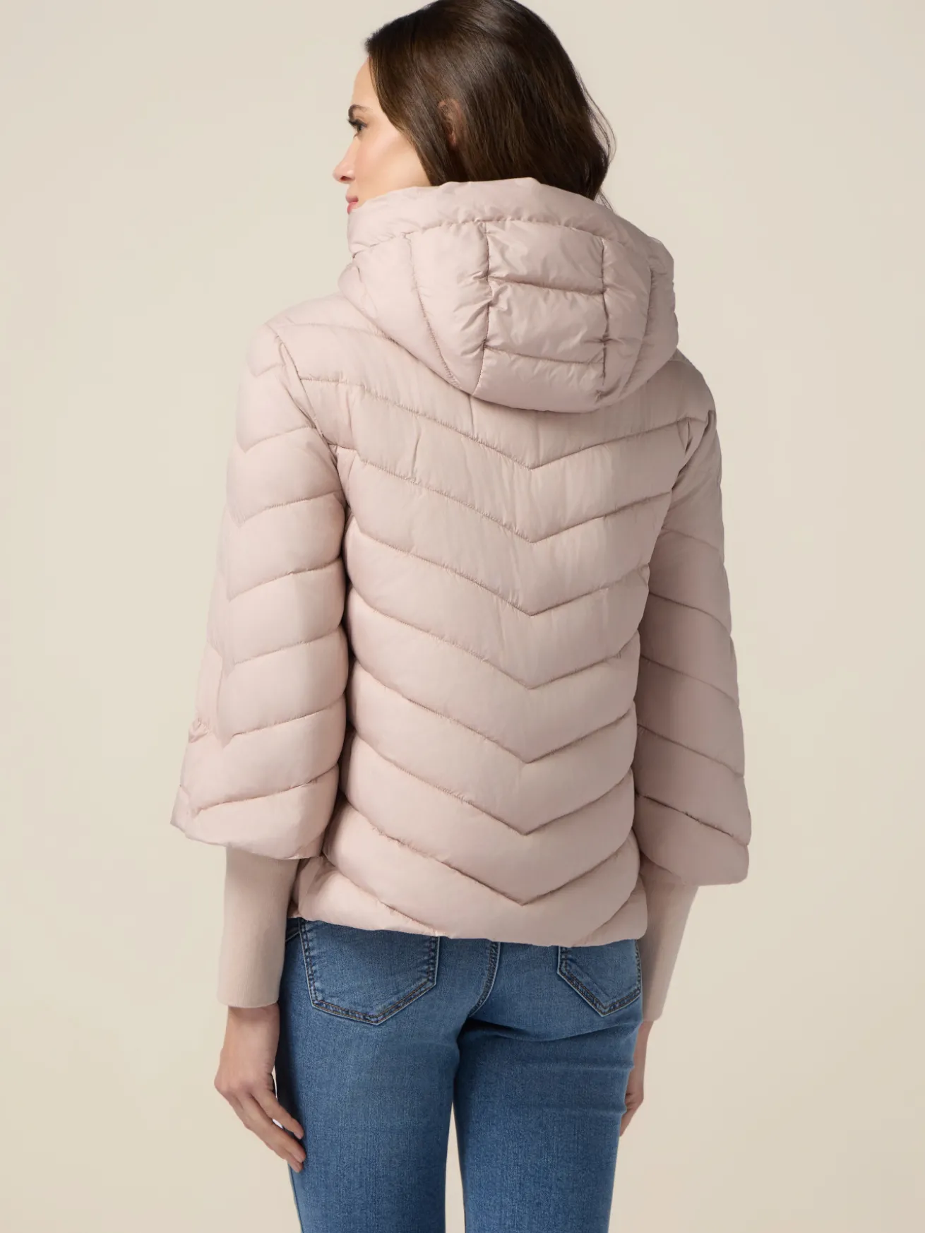 Piumino lightweight con cappuccio e polsini