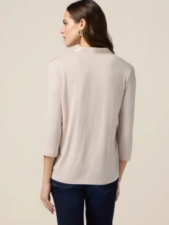 T-shirt bimaterica con scollo a V