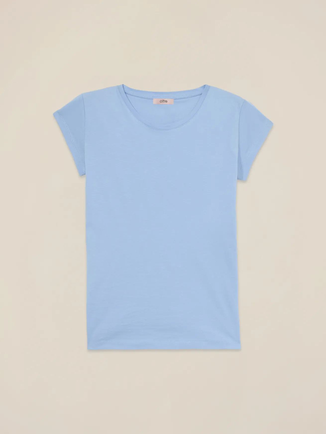 T-shirt con bandana e spilla