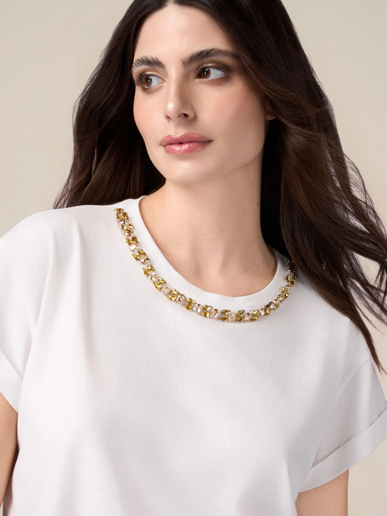 T-shirt con ricamo gioiello