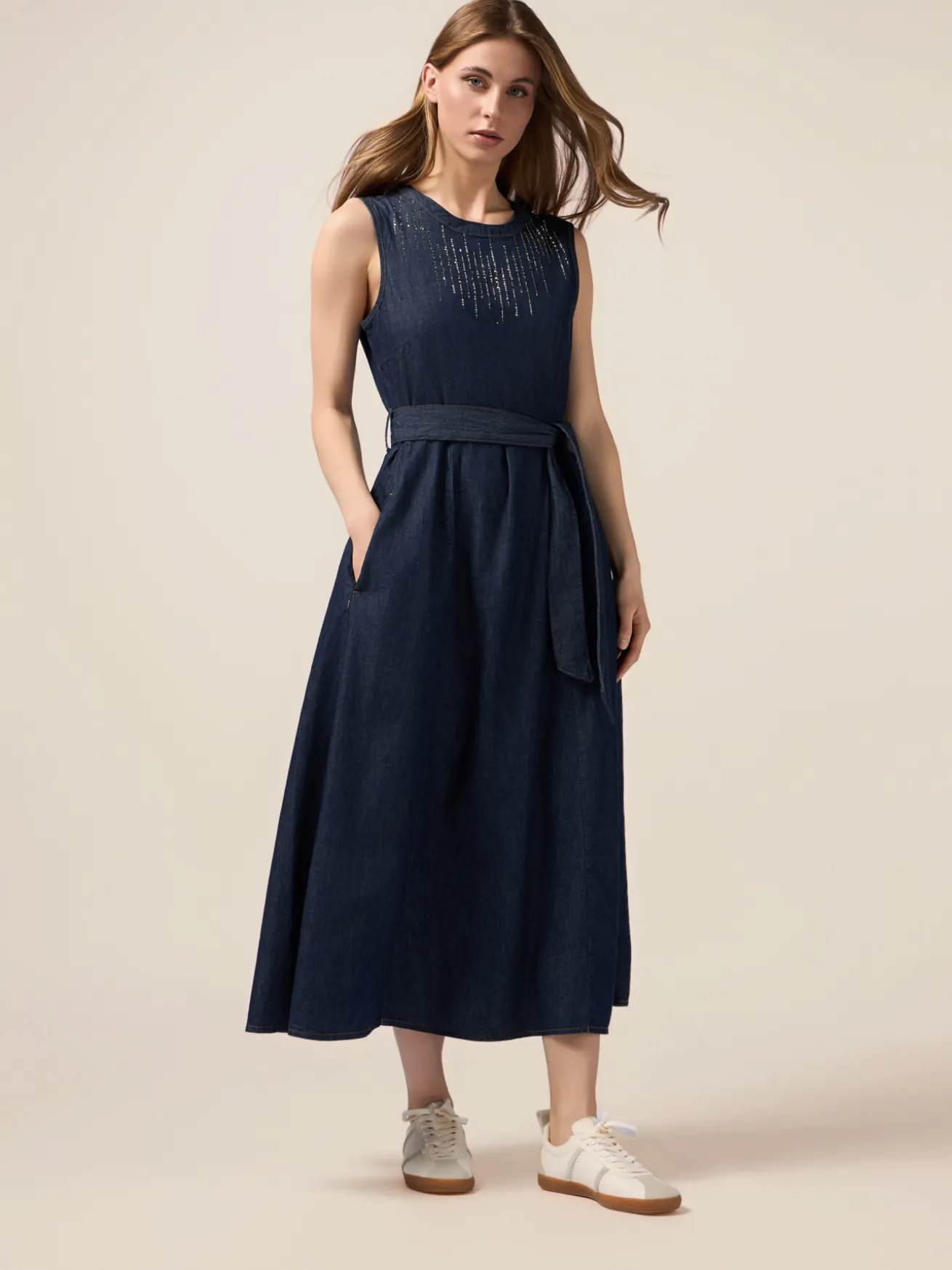 Vestito lungo in denim con micro cristalli