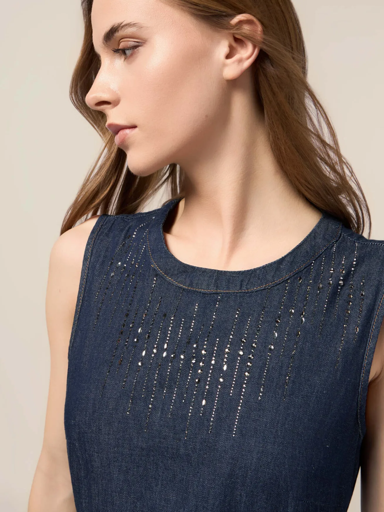 Vestito lungo in denim con micro cristalli